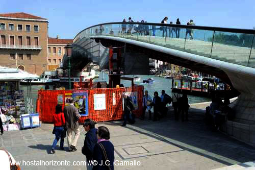 Puente de Calatrava en el Gran canal de Venecia