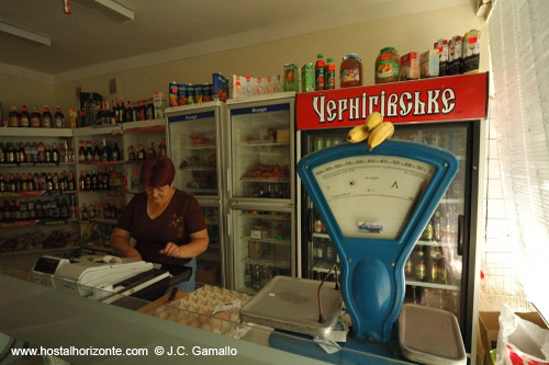 Tienda comida Chernobil. Ucrania