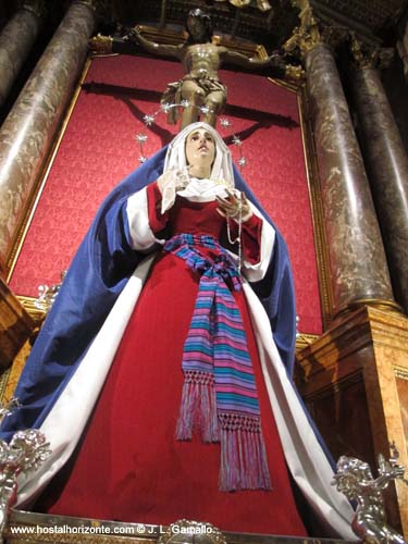 Semana Santa Madrid 2013 Spain  Cofradia de los estudiantes santisimo cristo de la fe y del perdon y maria santisia inmaculada madre de la iglesia miercoles santos iglesia de san Miguel