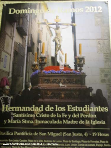 Semana Santa Madrid 2013 Spain  Cofradia de los estudiantes santisimo cristo de la fe y del perdon y maria santisia inmaculada madre de la iglesia miercoles santos iglesia de san Miguel