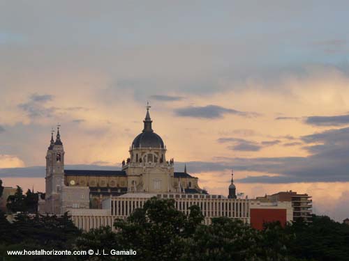 Marid Río. Rio Manzanares. Catedral de la Almudena.