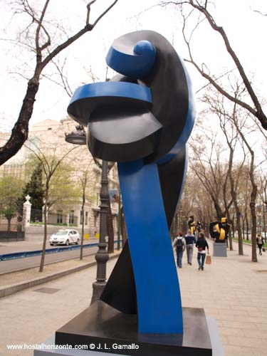 Escultura Sophia Varia Paseo de la Castellana Madrid Spain